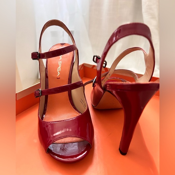 These shoes are too cute to be on display like Toy Story characters. No refunds. - Picture 11 of 13